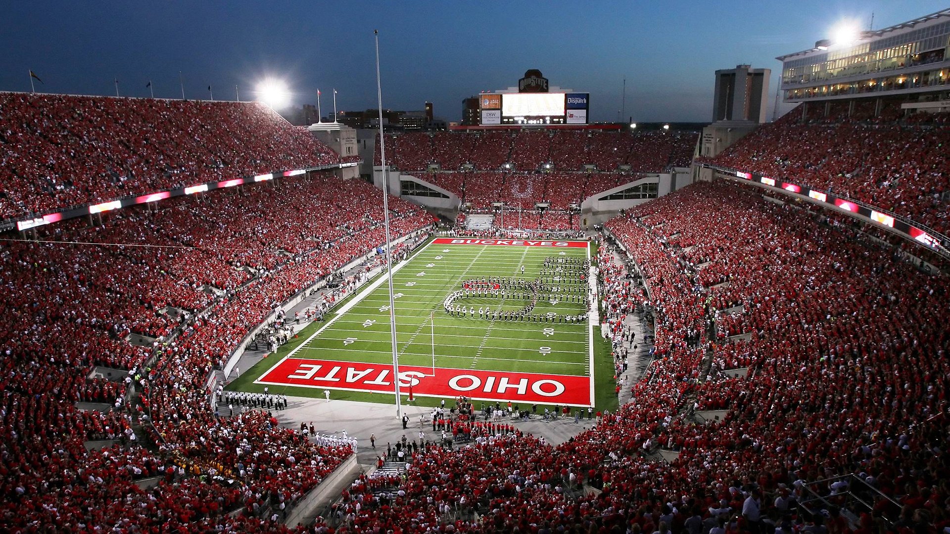 场面激烈：双方攻防对抗让比赛紧张刺激！，比赛双方的对抗十分激烈